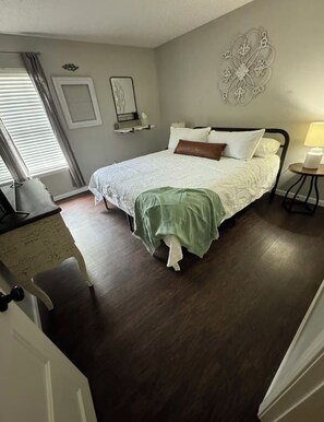 3 chambres, fer et planche à repasser, Wi-Fi, draps fournis