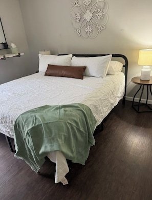 3 quartos, ferros/tábuas de passar roupa, Wi-Fi, roupa de cama