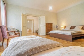 2 bedrooms, iron/ironing board, free WiFi, bed sheets