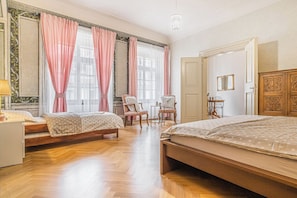 2 bedrooms, iron/ironing board, free WiFi, bed sheets