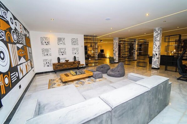 Appartement Économique, balcon, vue ville | Coin séjour