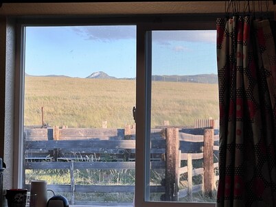 Perfect place for one couple, escape to Montana!