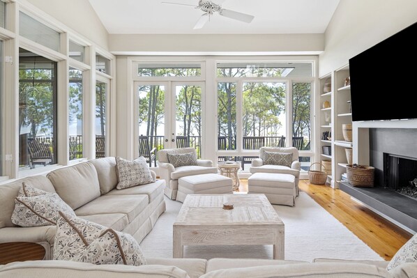 Smart TV, ping pong, books, offices