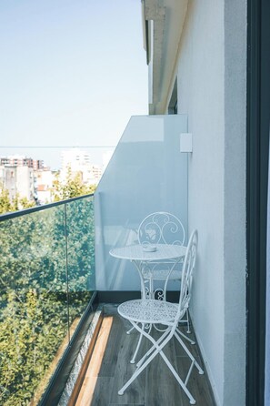 Comfort tweepersoonskamer, 1 kingsize bed, balkon, uitzicht op stad | Terras