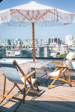 Habitación Deluxe doble, balcón, vistas a la ciudad | Terraza o patio. Harmony Boutique Hotel