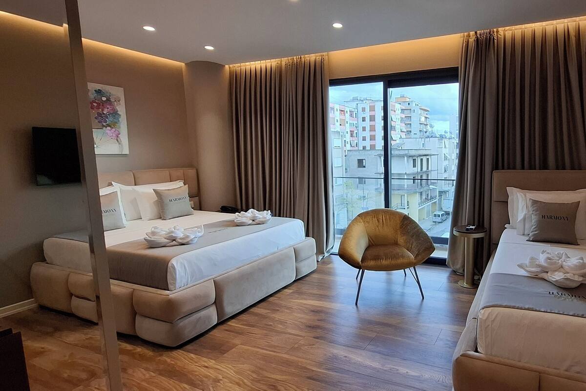 Comfort Triple Room, Balcony, City View | Minibar, desk, blackout drapes, WiFi (free)