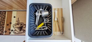 Leilighet – comfort | Eget kjøkken | Kjøleskap, mikrobølgeovn, kaffetrakter/tekoker og hurtigmikser