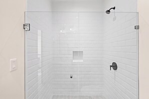 Standard Room | Bathroom - Stylish Condo in the Heart of Las Catalinas with Vibrant Design & Exclusive Beach Club Access (Las Catalinas)