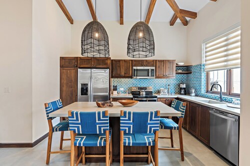 Stylish Condo in the Heart of Las Catalinas with Vibrant Design & Exclusive Beach Club Access