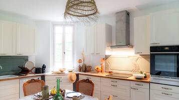 Apartemen Superior, 2 kamar tidur, dapur, pemandangan kebun | Dapur pribadi