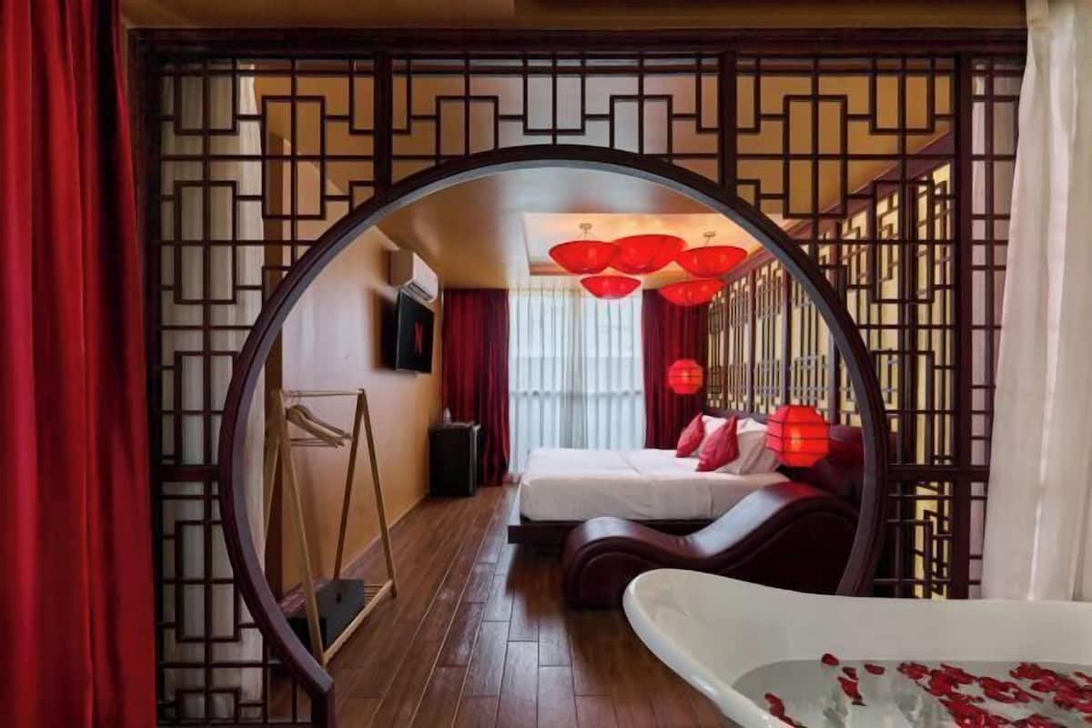 Premium bedding, Select Comfort beds, minibar, individually decorated