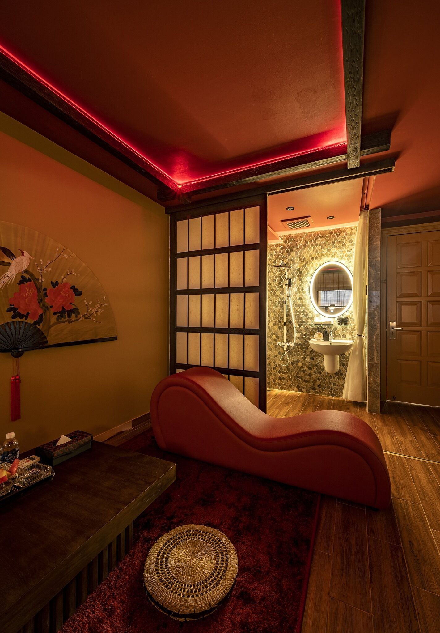 Habitación de estilo japonés con una cama doble, 1 cama de matrimonio, vistas a la ciudad | Baño | Artículos de higiene personal gratuitos, secador de pelo y zapatillas