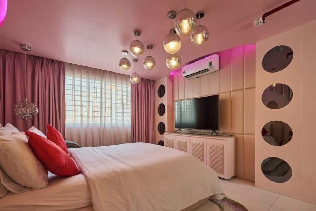 Premium bedding, Select Comfort beds, minibar, individually decorated