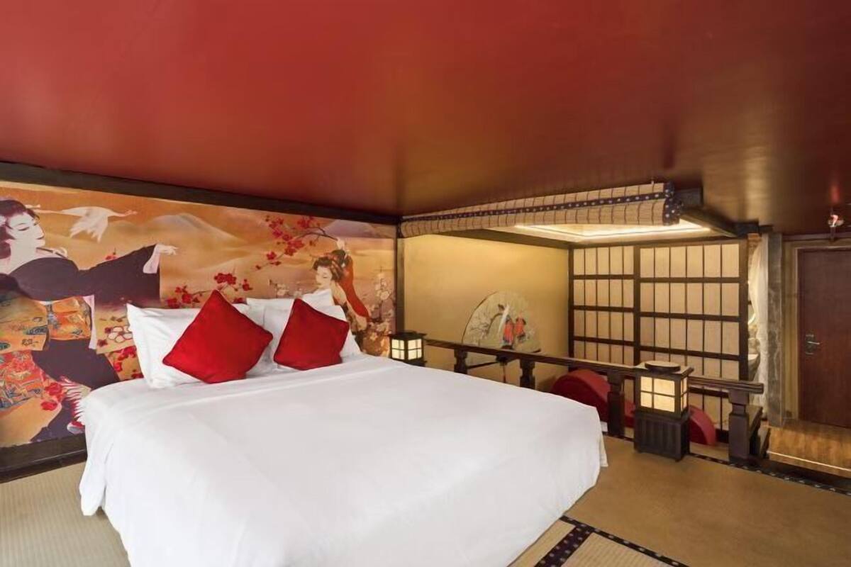 Premium bedding, Select Comfort beds, minibar, blackout curtains