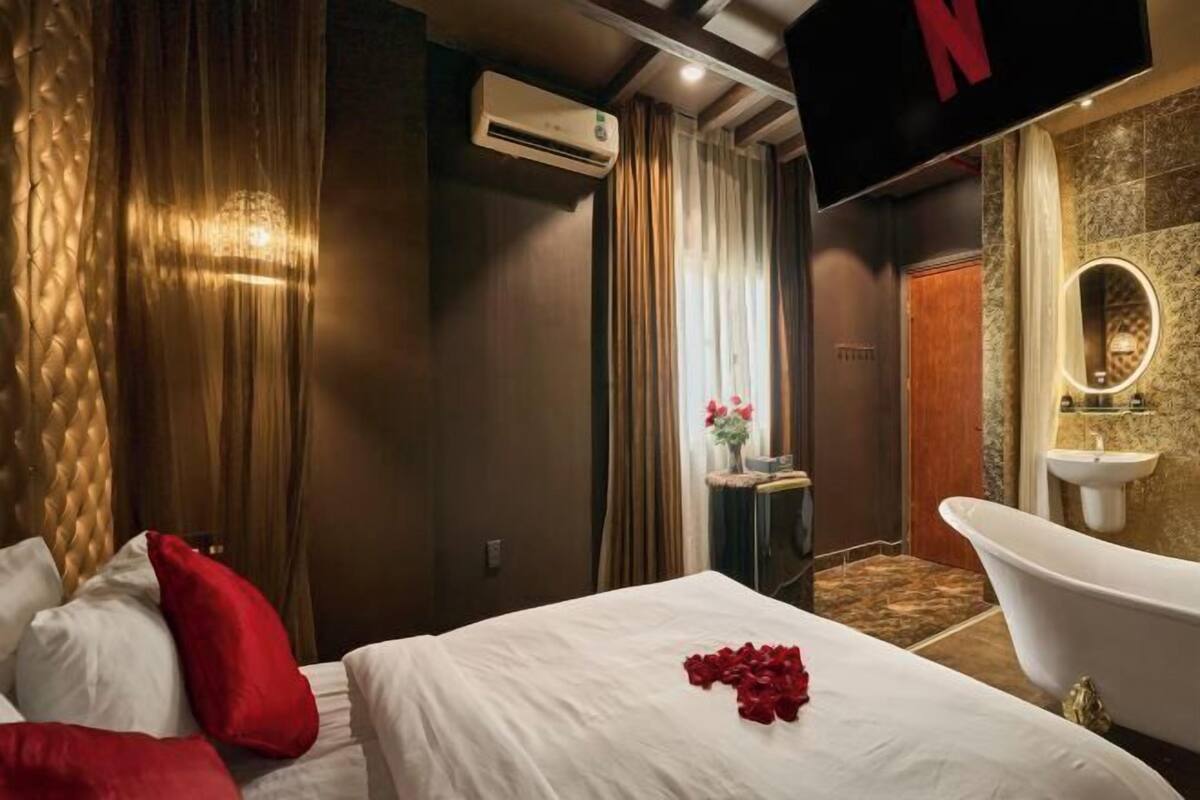 Premium bedding, Select Comfort beds, minibar, blackout curtains
