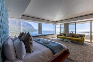 Queen Suite with Sea View | Premium bedding, minibar, soundproofing, free WiFi - The Marvel Beach House (Cape Town)