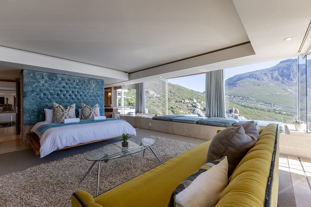 Suíte estúdio, 1 cama King, sacada, vista para o mar | Roupas de cama premium, frigobar, quartos à prova de som