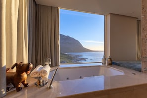 King Suite with Sea View | Bathroom