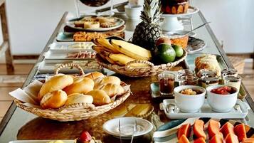 Free daily continental breakfast