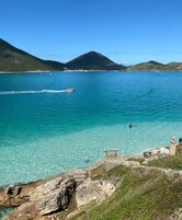 在海滩、白沙、沙滩椅、沙滩毛巾