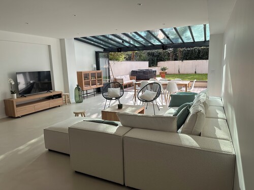 Place Dupuy 5' from downtown on foot 5-bedroom house with jacuzzi and garden