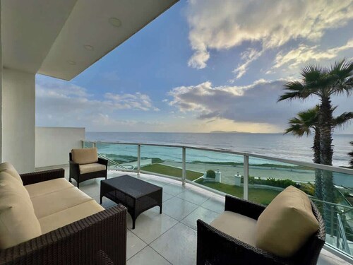 Oceanfront Villa 4BR 4BA Real Mediterraneo with pool