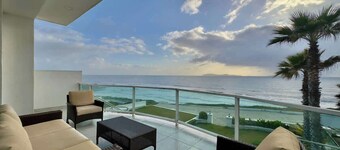 Oceanfront Villa 4BR 4BA Real Mediterraneo with pool