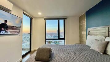1 habitación, tabla de planchar con plancha, wifi y ropa de cama
