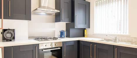 Refrigerador, microondas, horno y lavavajillas