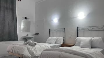 Habitació amb dos llits individuals econòmica, bany compartit | Wifi gratuïta
