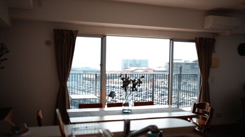 ベッド3台でグループ滞在も快適！ウォーターサーバー付きの暮らせる民泊です