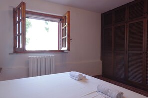 3 bedrooms, bed sheets