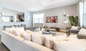 Smart TV - Last Minute Disney! Private Pool, Hot Tub, Game Room & Themed Bedrooms. Book Now! #28138 (Orlando)