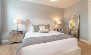 6 slaapkamers, een strijkplank/strijkijzer, wifi, beddengoed