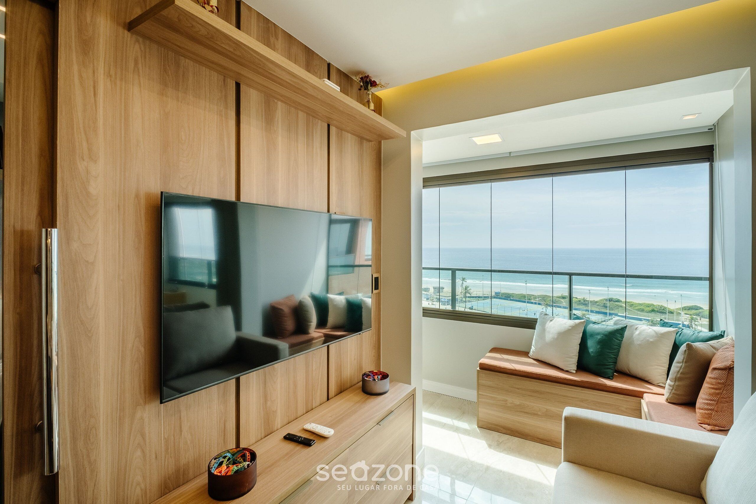 Apartemen Basic | Area keluarga | TV