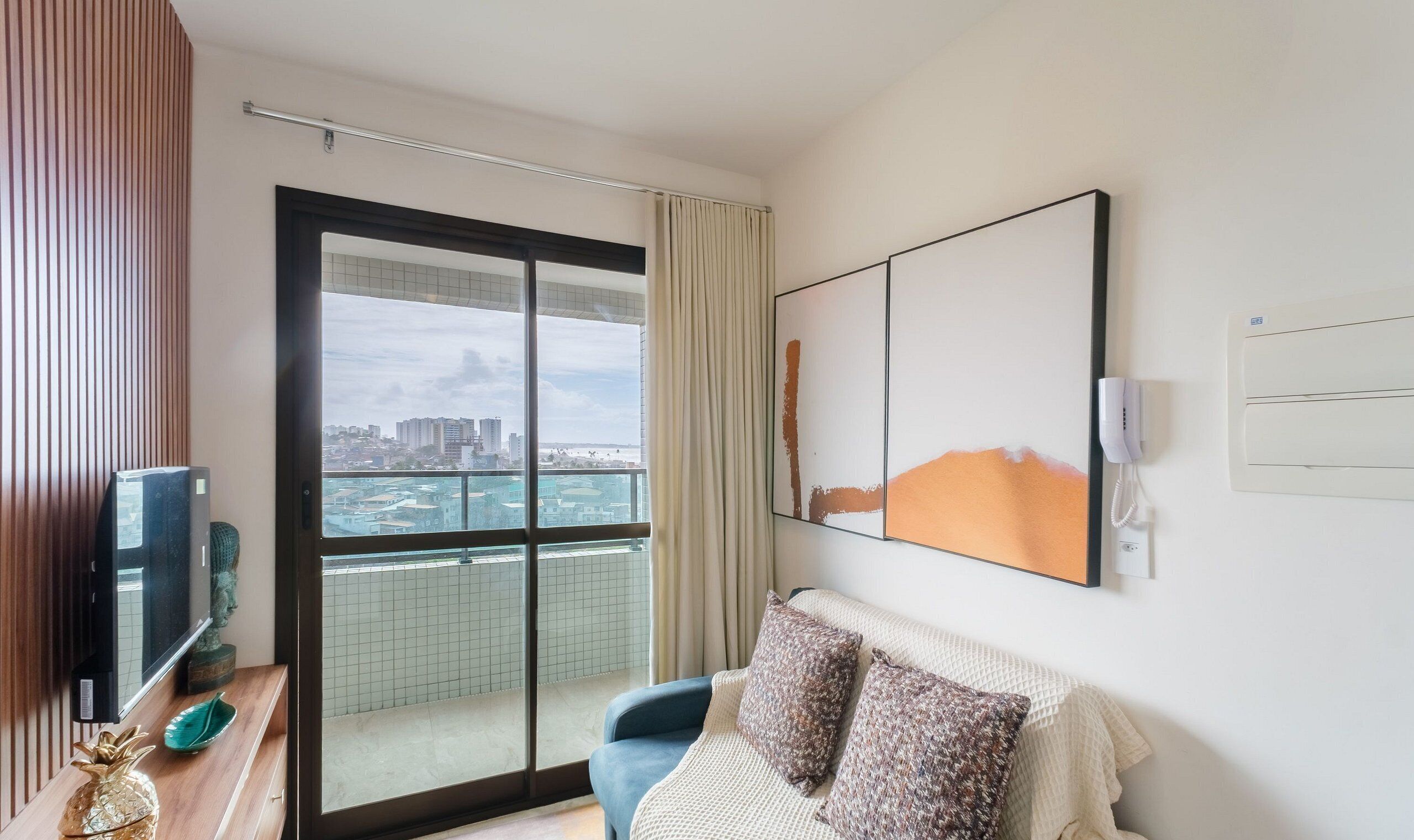 Basic Apartment | Living area | TV