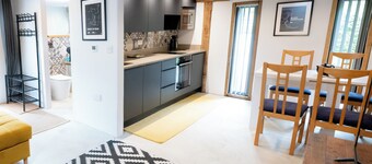 Walk & Ride Base – 20 minutes to The Wye Valley & Abergavenny