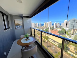 Basic Apartment | Dining