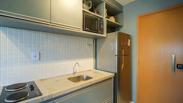 Apartamento básico | Cozinha privada | Talheres/pratos/utensílios de cozinha
