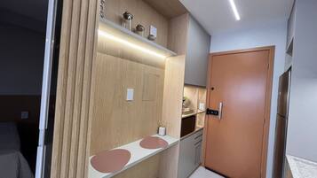 Apartamento básico | Cozinha privada | Talheres/pratos/utensílios de cozinha