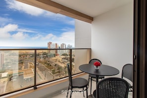 Basic Apartment | Outdoor dining