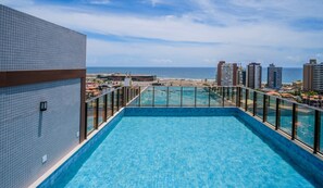 A rooftop pool with a clear view of the ocean and surrounding buildings. - SMT - Building 750m From the Beach in Salvador (Salvador)