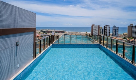 Apartemen Basic | Kolam renang | Kolam renang outdoor