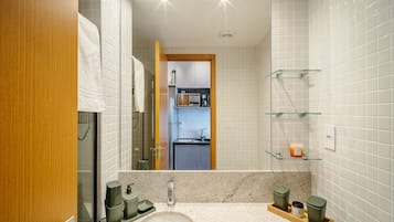 Basic Apartment | Bathroom | Shower