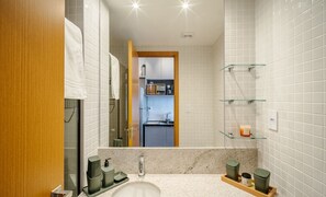 Basic Apartment | Bathroom | Shower
