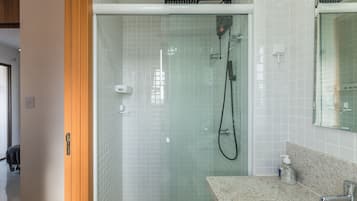 Basic Apartment | Bathroom | Shower