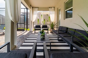 Terrace/patio - Last Minute Disney! Private Pool, Hot Tub, Game Room & Themed Bedrooms. Book Now! #97455 (Orlando)