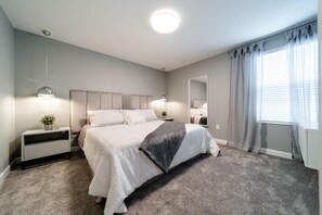 9 quartos, ferros/tábuas de passar roupa, Wi-Fi, roupa de cama