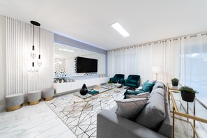 Smart TV, table football - Last Minute Disney! Private Pool, Hot Tub, Game Room & Themed Bedrooms. Book Now! #97455 (Orlando)