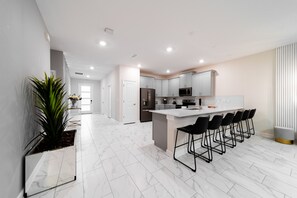 Fridge, microwave, oven, stovetop - Last Minute Disney! Private Pool, Hot Tub, Game Room & Themed Bedrooms. Book Now! #97455 (Orlando)